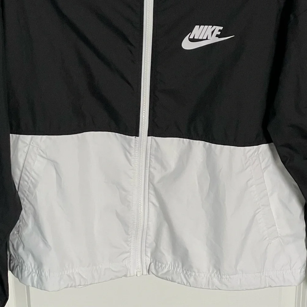 Nike Women's Logo Printed Woven Active Hooded Jacket Size Small 54239